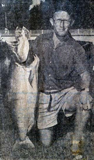 https://fishingmag.co.nz/wp-content/gallery/clive-morriss-70-years-fishing/J-Wing-40lb-salmon-Rakaia-River-1970.jpg?t=1556611604
